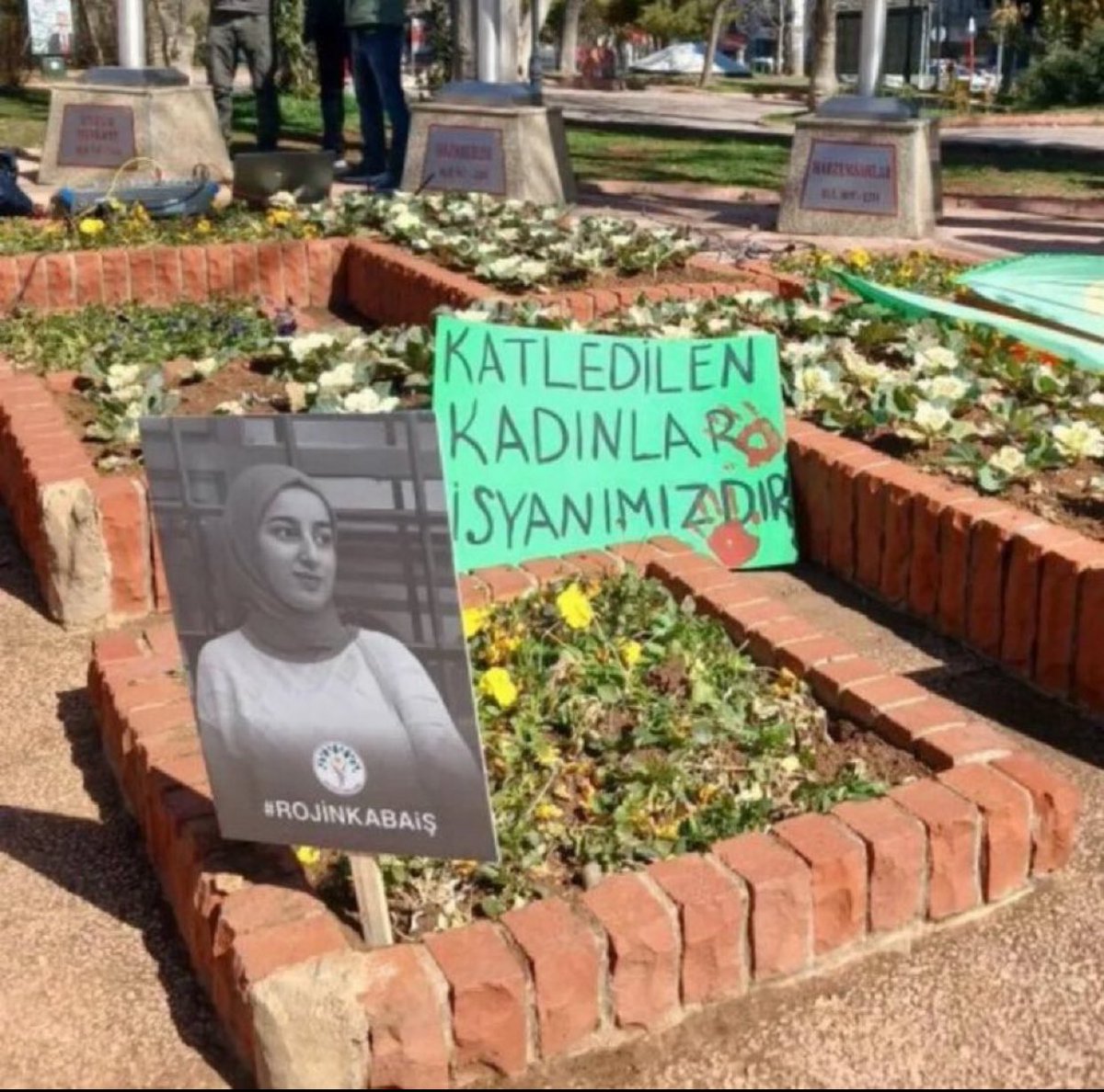 sesimiz duyulana kadar susmayacağız!..
adalet istiyoruz!..
#RojininKatilleriNerde  #RojinHesapSoruyor