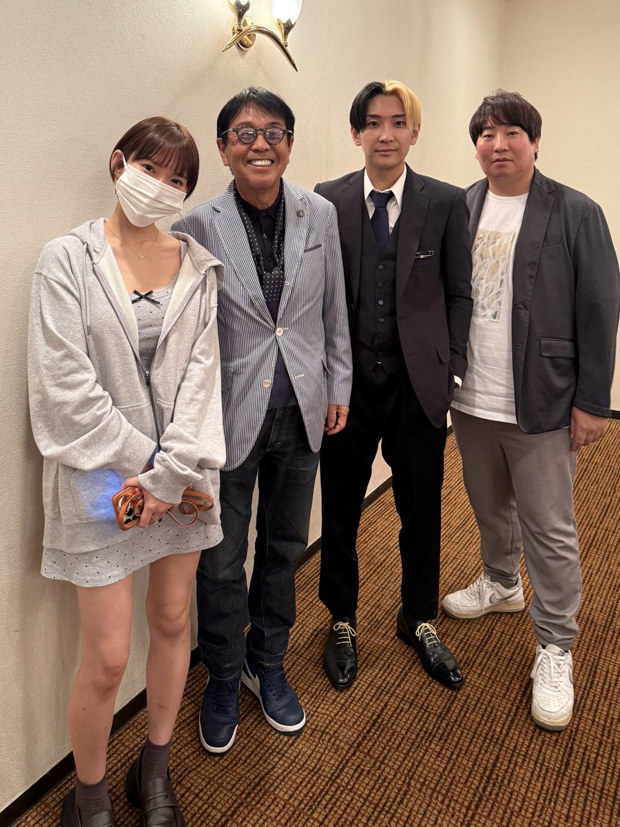 ヒカル君と入江さんのオフ会に招待してもらって乾杯の音頭を
とらせていただきました❣️😊🥂
凄い人数のお客様でした！
仲良しのぷろたんが沖縄から帰って来れなかったのが残念😆
<a href="/tadanokarisuma/">🍒</a> @hiro612desu612 @reinapanty2