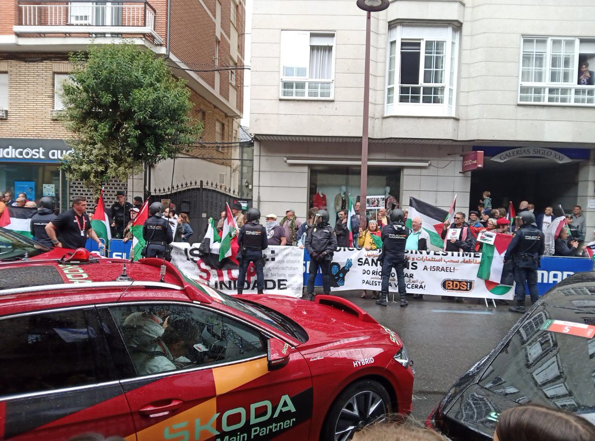 🇵🇸 Tras 95 reuniones del Consejo de Ministros y a pesar de los últimos anuncios de Sánchez, el Gobierno de coalición continúa sin aprobar el embargo de armas a Israel. Mientras tanto, las movilizaciones en solidaridad con Palestina continúan.

📰 Noticia: poderpopular.info/2025/09/10/el-…