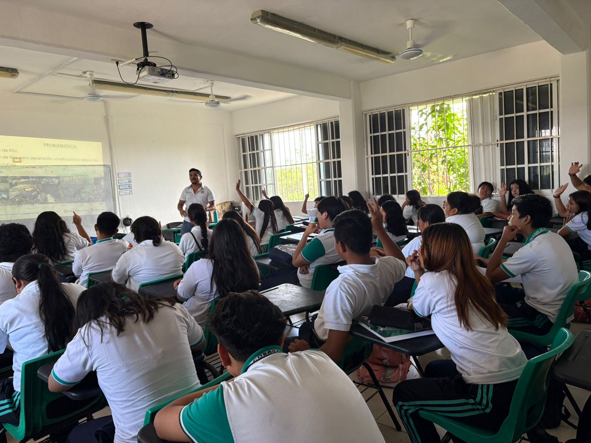 📚✨ ¡Regresamos a clases con conciencia ambiental!
Sabemos que el cambio empieza con los jóvenes.💚 Gracias a los alumnos del Bachilleres Ciudad Mujeres por sumarse a la plática sobre responsabilidad compartida en el manejo de los residuos sólidos.
<a href="/anapatyp/">Ana Patricia Peralta</a> <a href="/AytoCancun/">Ayto Benito Juárez</a>