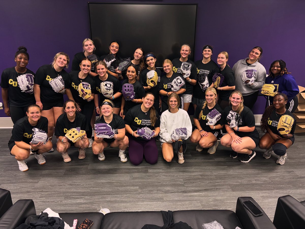 Special surprise for #Team11 this morning! 🔥💜🤩 @tigressgloves #NewYear #NewGlove