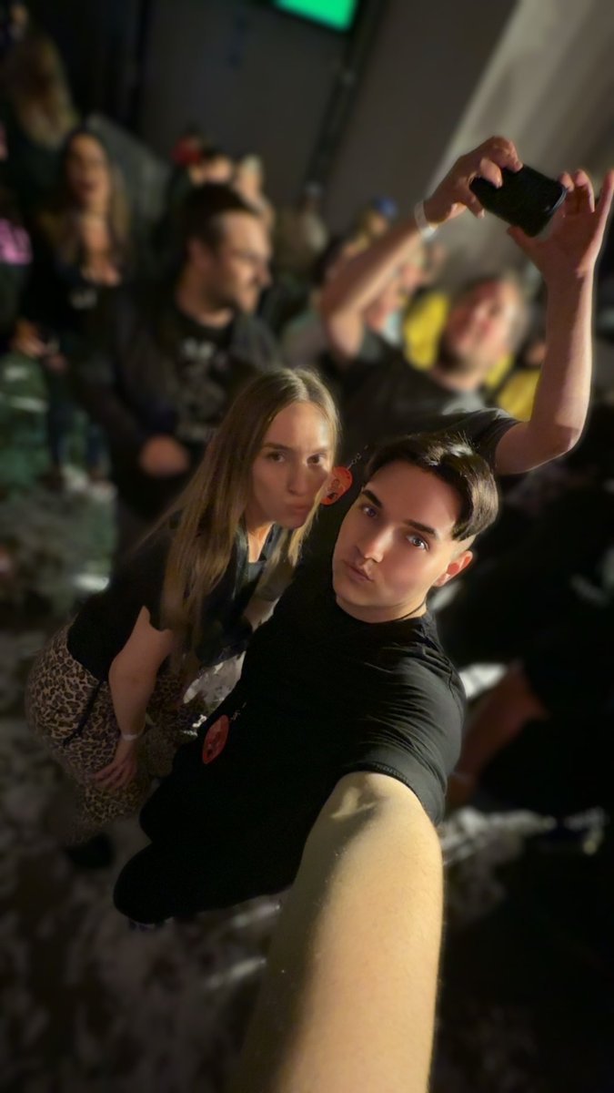 ZACHARYSPENCER_'s tweet image. We’re so cute. Kourt’s groupies ❤️ @thekimkblog
