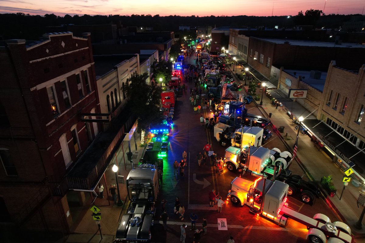 The Logistics Lounge π¦ (@logisticslounge) on Twitter photo Pedro will be in Nacogdoches from tomorrow to Sunday at Old Town Rig Down! If you're gonna be there then let us know & let's meet up.
Quick thanks to our sponsors support that allow us to go these events & bring amazing trucking content to your pages!
FreightNinja <a href="/7PSolutions/">7PSolutions</a> Pedro will be in Nacogdoches from tomorrow to Sunday at Old Town Rig Down! If you're gonna be there then let us know & let's meet up.
Quick thanks to our sponsors support that allow us to go these events & bring amazing trucking content to your pages!
FreightNinja <a href="/7PSolutions/">7PSolutions</a>