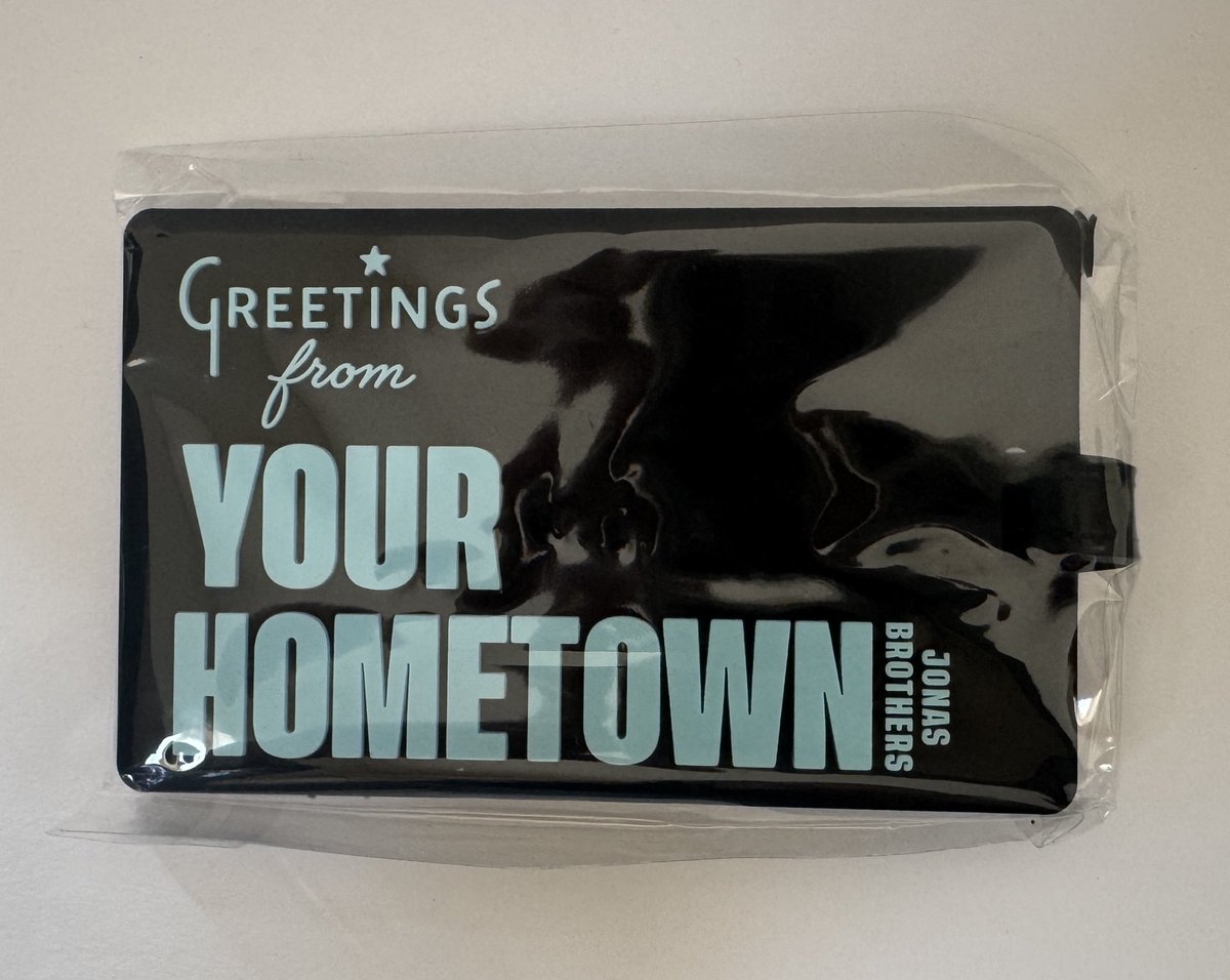 raychillee's tweet photo. Jonas Fans Giveaway!! 🎁
I am fortunate enough to have attended 2 GFYH shows with VIP perks and would love to gift my extra luggage tag 🧳 to a fan! To have a chance to win:
- Follow me (@raychillee)
- Like and RT this post

That’s it! Giveaway ends on Friday at 11:59pm 🎉🥳 https://t.co/GHvFUzCB99