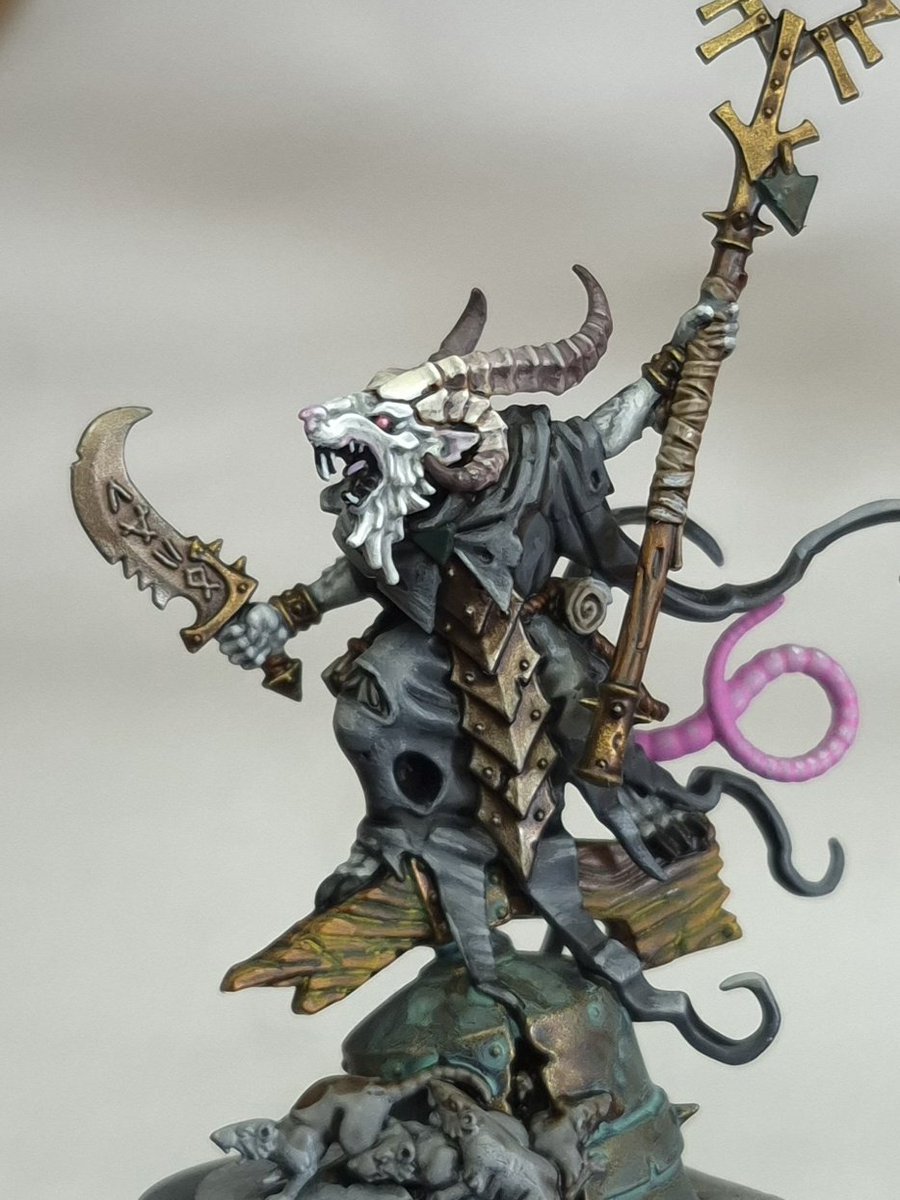 Bit more done, changed the horns up and trying for a mossy rotten look on the log