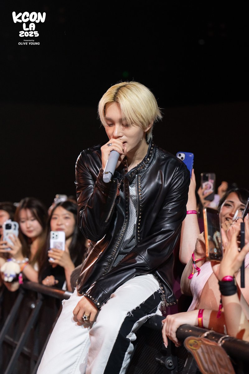 [#KCONLA2025] PHOTO DUMP 🚛📷🎞️

𝐀𝐑𝐓𝐈𝐒𝐓 𝐒𝐓𝐀𝐆𝐄 💙 DAY 3

#P1Harmony
<a href="/P1H_official/">P1Harmony official</a>

-
KCON LA 2025
AUG 1-3
Crypto.com Arena, LA Convention Center

Let's #KCON