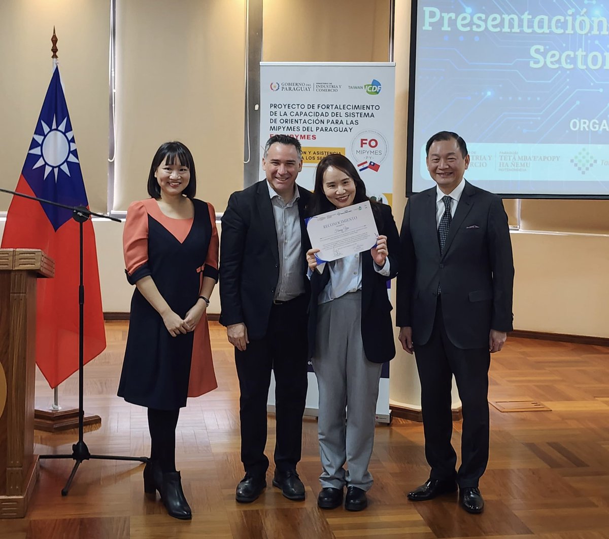Taiwán, junto con el MIC, capacita a emprendedores y mipymes en el uso de #VStitcher, un software de simulación 3D para diseño que ha mejorado la eficiencia del sector textil paraguayo🧶🧵🏭

¡Seguiremos impulsando la #modernización y #digitalización de la industria nacional! 🤩