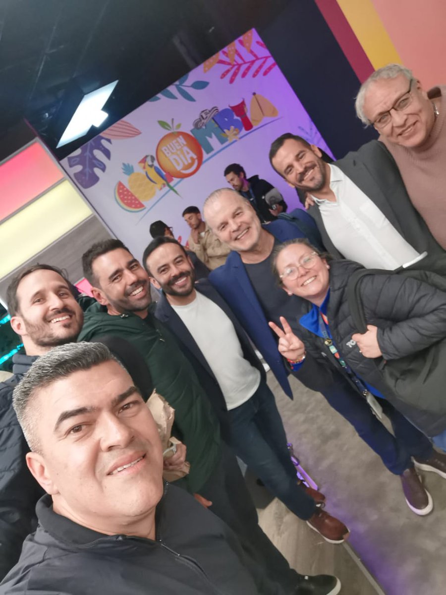 Nuestra Tele Deportes
El reencuentro <a href="/NTN24/">NTN24</a> 
Gran equipo:
Johana Orjuela (editora top)
<a href="/DanielAnguloR/">Daniel Angulo Rugeles</a> 
<a href="/EduardoLuisFut/">Eduardo Luis López T</a> 
<a href="/juanesfonseca/">Juan Esteban Fonseca</a> 
<a href="/MaoRussy/">Mauricio Russy</a> 
<a href="/MardenDevia/">Marden Devia</a>