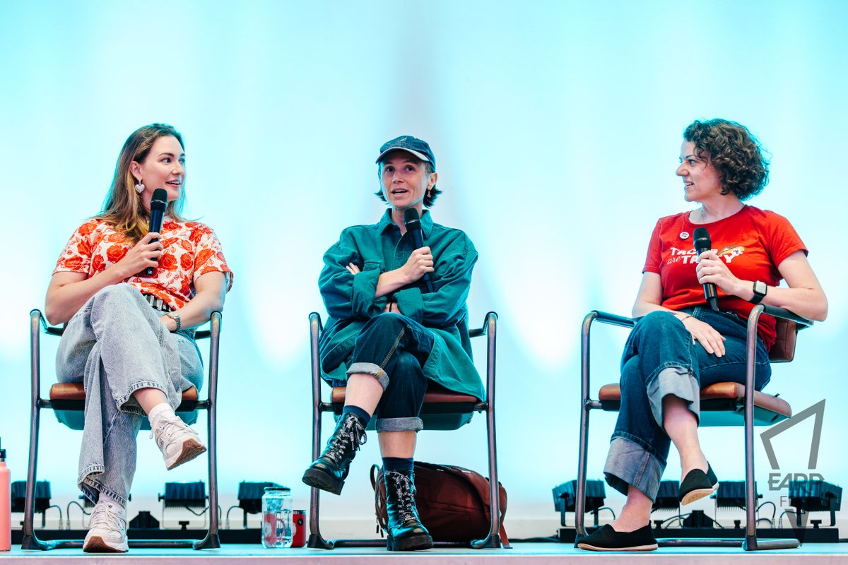 #WayHaughtWednesday panel flicks from Earpfest 🤩

#Earpfest #WynonnaEarp <a href="/EarpFest/">EarpFest</a>