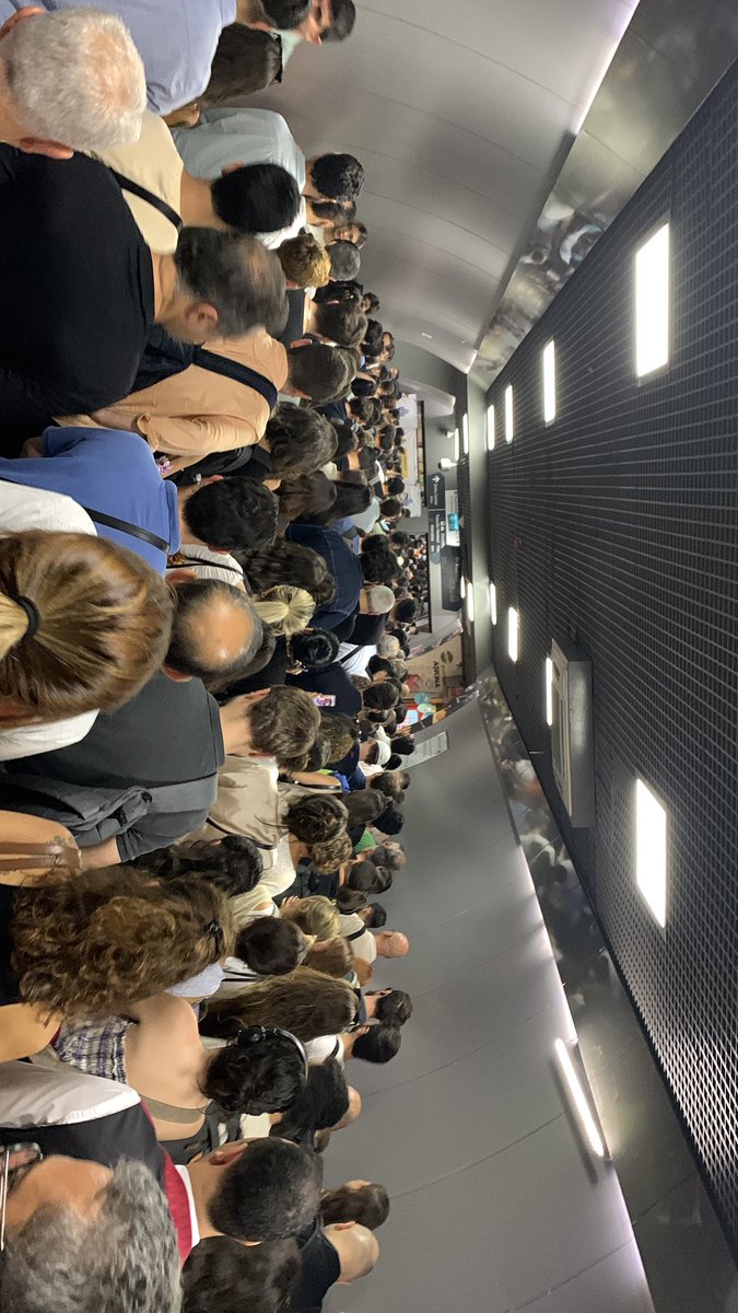 Gayrettepe metro çıkışı 🤡