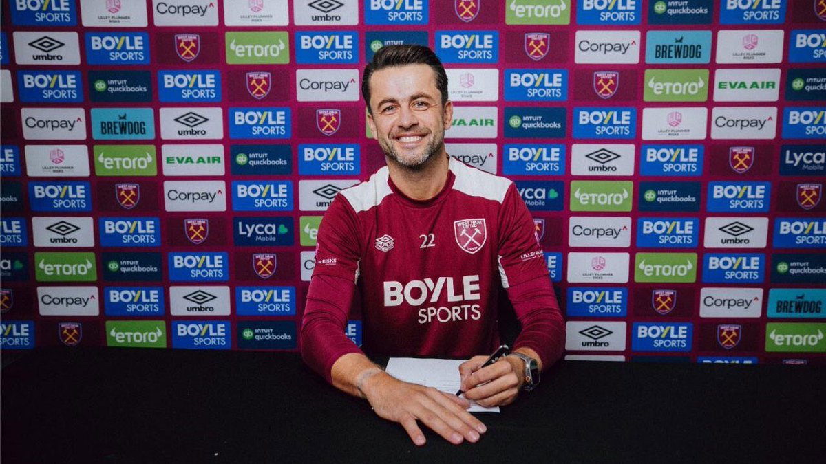 🚨⚒️ Lukasz Fabianski signs in at West Ham on one year contract.