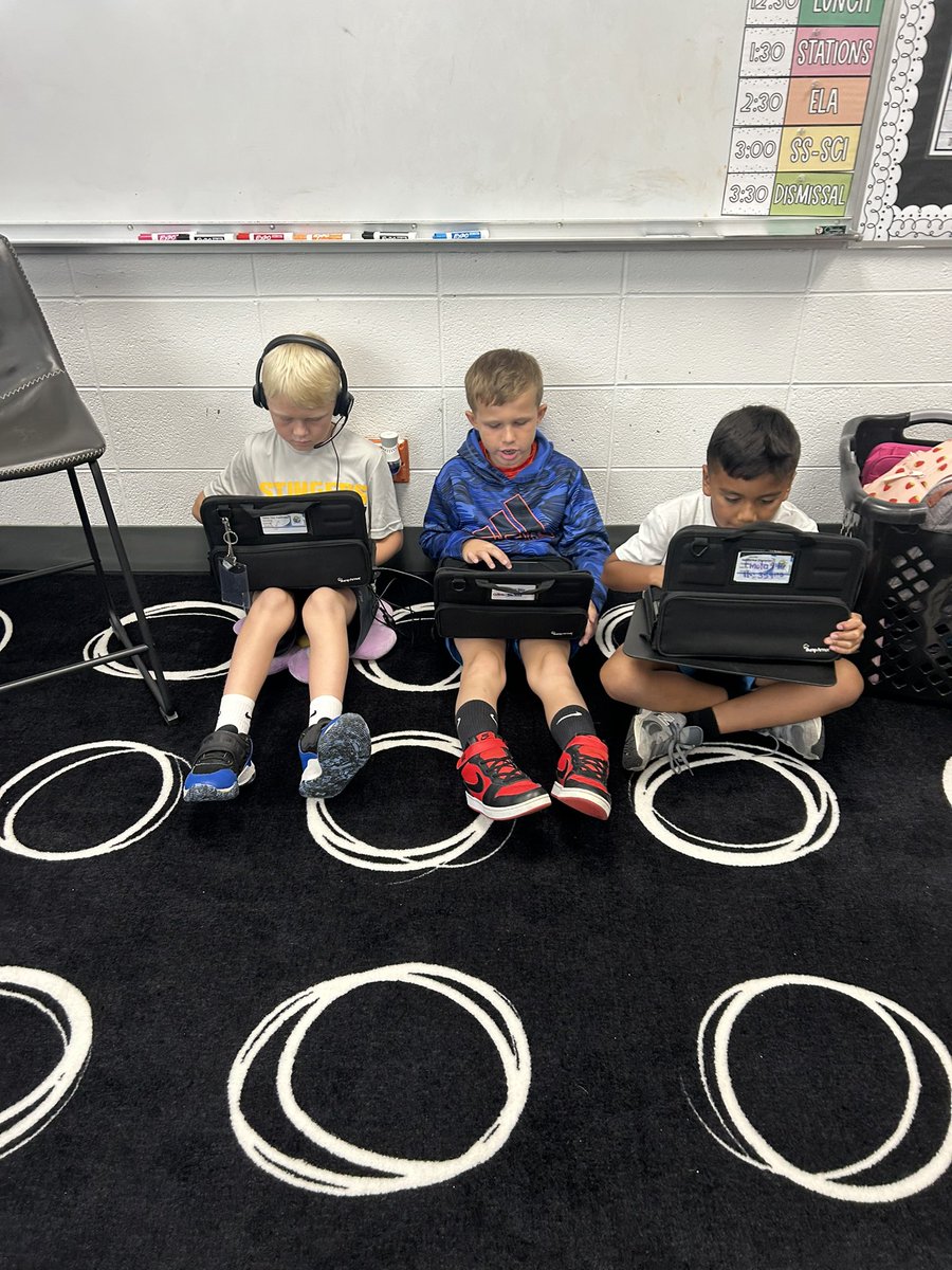 _MrsTapia's tweet photo. @_MrsTapia @VV_Voyagers What makes a review day more fun?? When we are lucky to have our “student teachers” teaching their peers when they have mastered the standard. I am SO proud of all of our learners! https://t.co/KozG7uGm69