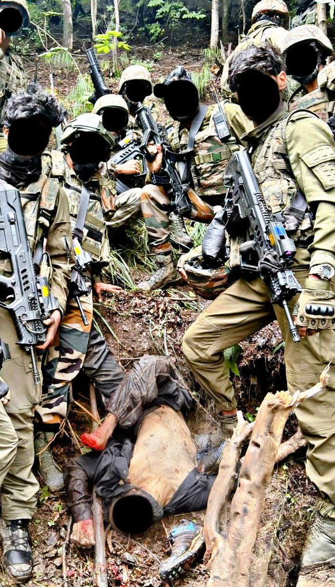 Cameraman: Smile!

Oh wait… one’s permanently offline 🌝💀