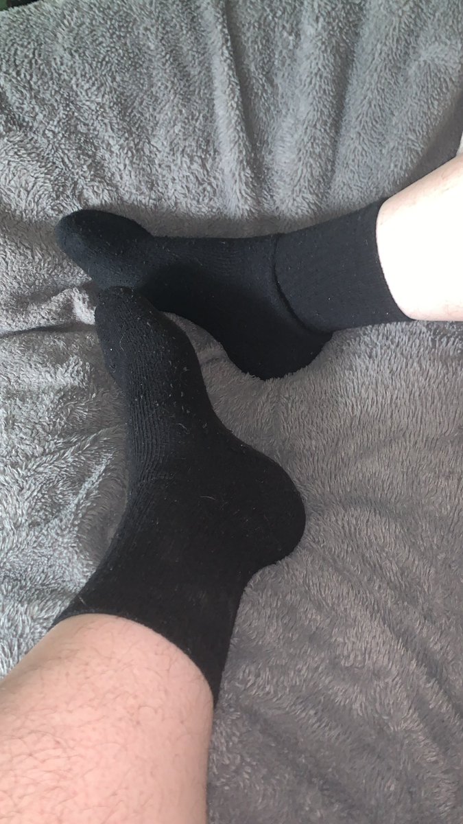 Who’s looking for a new master to serve losers😏

#findom #feetworship #cashmaster #paypig