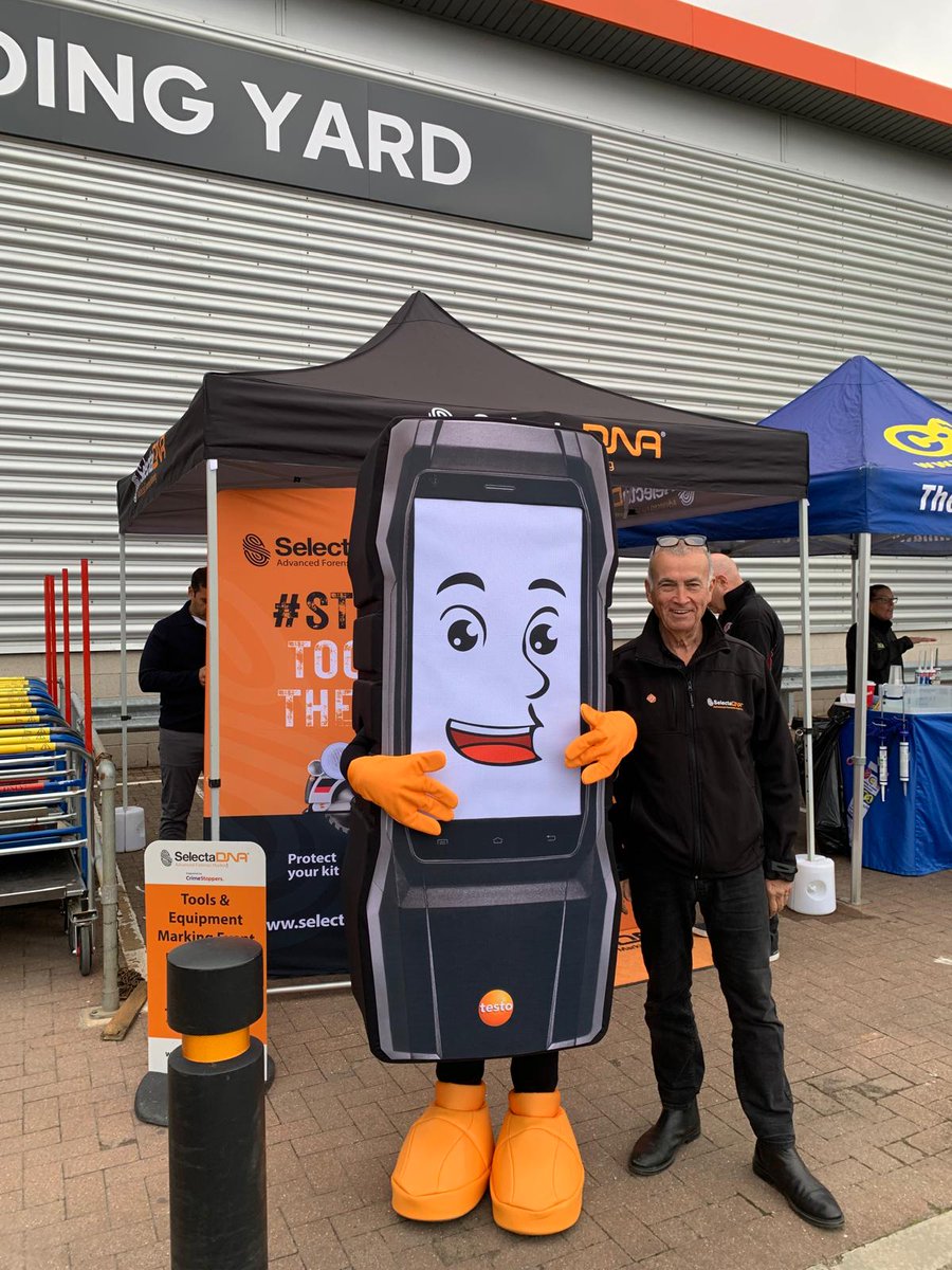 selectadna's tweet image. What a day at B&Q Trafford Park, Manchester!
FREE SelectaDNA Tool Marking Kits handed out to tradespeople - protecting livelihoods & taking a stand to #StopToolTheft
Huge thanks to our amazing partners & supporters!
#Tradespeople #ToolSecurity #SelectaDNA #ToolMarking