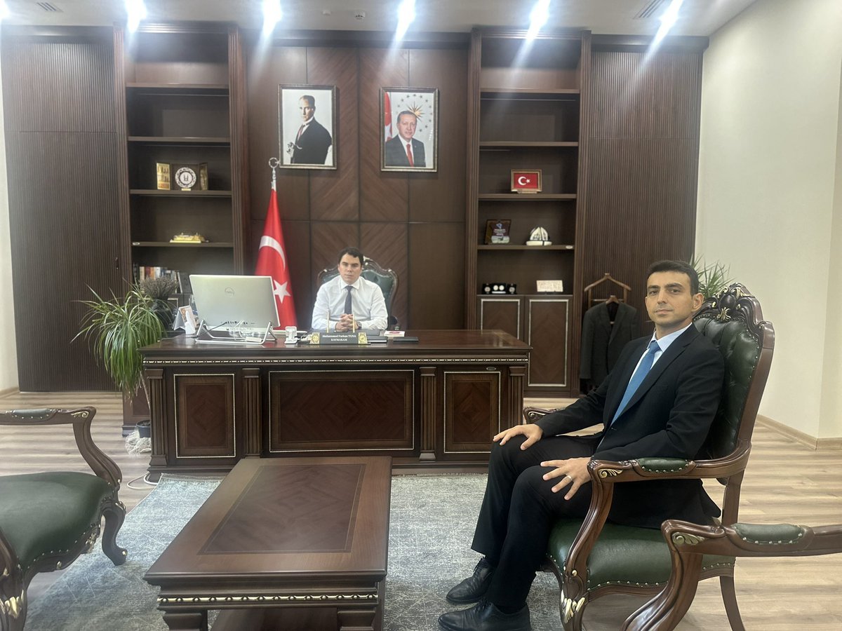 Orhaneli Vergi Dairesi Müdürü olarak atanan Cemil Külahlı, Kaymakamımız Sn. Muhammed Furkan TUNA’yı makamında ziyaret etti.
Kaymakamımız Sayın Tuna yeni görevinde müdürümüze başarılar diledi.