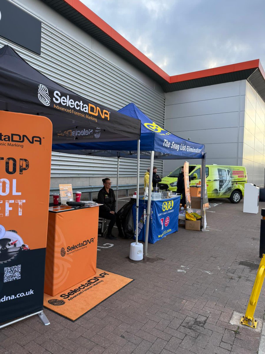 selectadna's tweet image. What a day at B&Q Trafford Park, Manchester!
FREE SelectaDNA Tool Marking Kits handed out to tradespeople - protecting livelihoods & taking a stand to #StopToolTheft
Huge thanks to our amazing partners & supporters!
#Tradespeople #ToolSecurity #SelectaDNA #ToolMarking