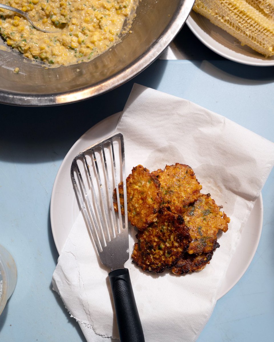 Discover_SC's tweet image. South Carolina Chef Ambassador Darren Smith of Rivertown Bistro partners with Low Country Farms of SC to reimagine corn — from fritters and savory pudding to popped sorghum and corn-fat-washed bourbon. 🌽

Learn more: brnw.ch/21wVDSA

#DiscoverSC #CertifiedSC