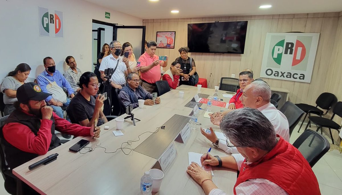 PRIOaxaca_'s tweet photo. Hoy en el PRI Oaxaca realizamos conferencia de prensa en favor de las y los ciudadanos. Con datos claros y propuestas firmes refrendamos nuestro compromiso con Oaxaca y con México. La unidad de nuestro partido es la fuerza que nos impulsa hacia adelante. https://t.co/CfE5zyQCcP