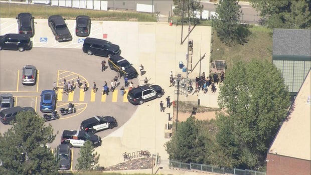 🚨🇺🇸 BREAKING: 3 TEENS CRITICALLY HURT IN COLORADO SCHOOL SHOOTING

3 students are in critical condition after a midday shooting at Evergreen High School, about 30 miles west of Denver.

The victims are being treated at St. Anthony Hospital, where doctors say they’re either in