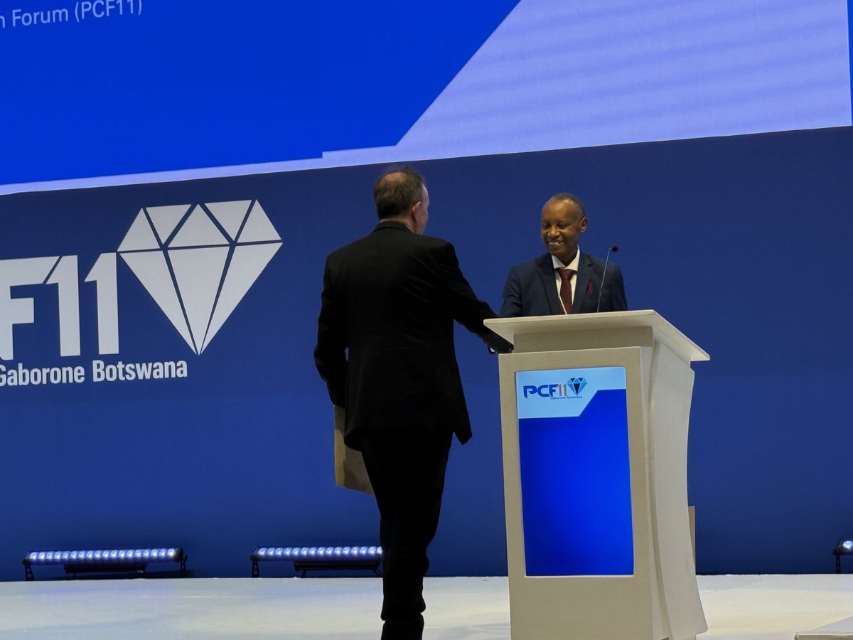 COL4D's tweet image. COL President Prof. Peter Scott thanks Prof. Elifas Tozo Bisanda, Vice Chancellor of the Open University of Tanzania, for delivering the Asa Briggs Lecture at #PCF11BW,  inspiring us with a vision of how open and distance learning can drive equity and resilience across the…