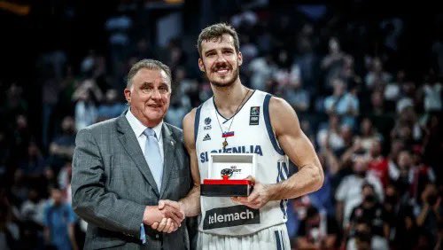 Breve recordatorio para los fans de doncic que la única vez que gano con sus selección la primera espada era goran dragic y luka no amasaba tanta bola, esto se traslada a la NBA también 
#EuroBasket