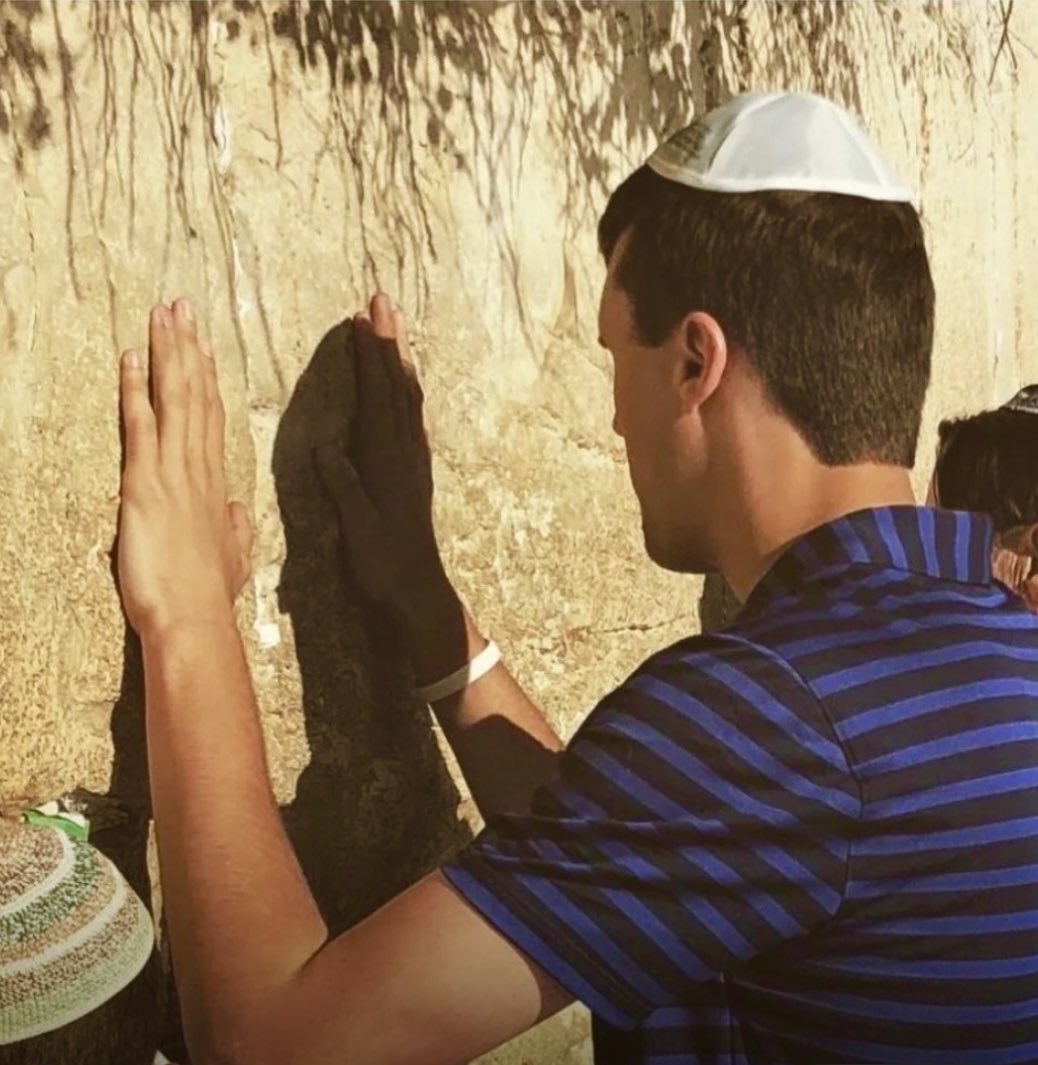 DahliaKurtz's tweet photo. May Charlie Kirk’s memory forever be a blessing of light, honour, and fight. 🕯️💔 https://t.co/kbePm0WeSm