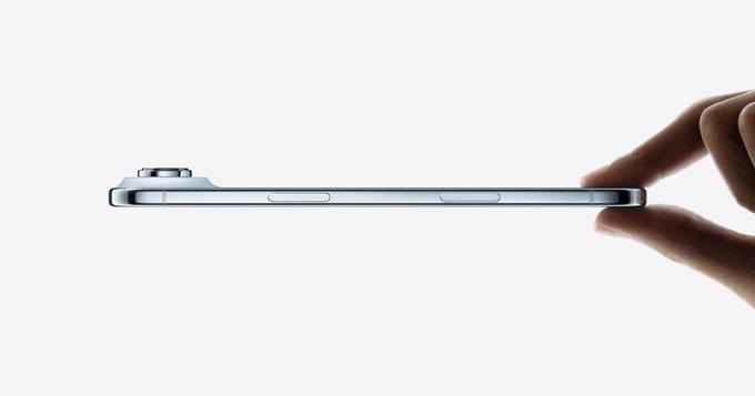 Feaross's tweet photo. Ask yourself, did they shrink the battery #IphoneAir

 iPhoneAir https://t.co/Kw06hUSQB9