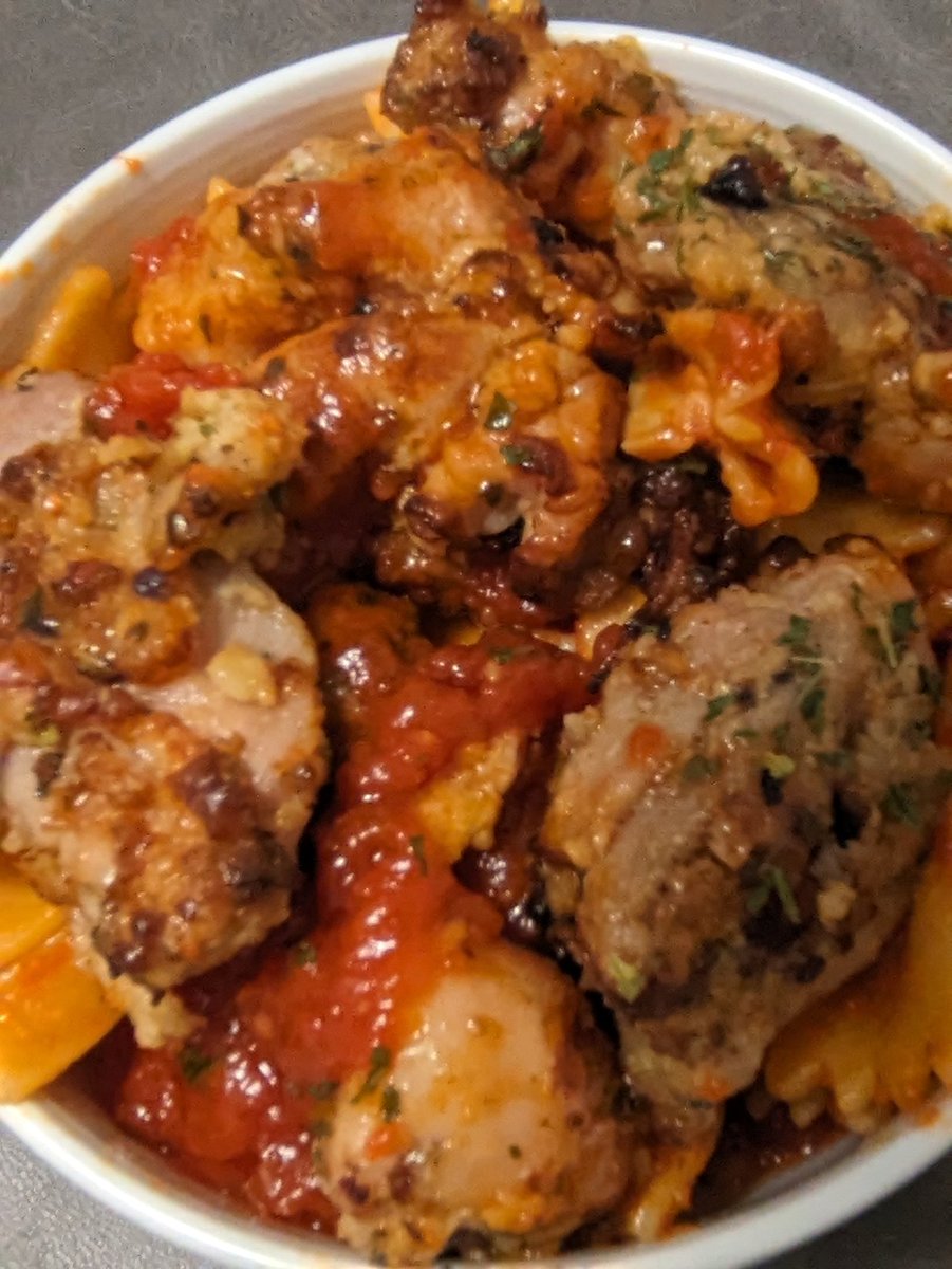 OperaPlusMika's tweet image. #ファミマ 「ラ・ビスボッチャ監修 チキン香草焼きとトマトパスタ」 温めて食べてみた
温めて食べたほうが断然美味しかった
「完熟トマトとベーコンのパスタ」も食べたけどこっちはソース、パスタの食感共に残念だった
ショートパスタが好きなので「チキン香草焼きとトマトパスタ」のパスタ増量版希望