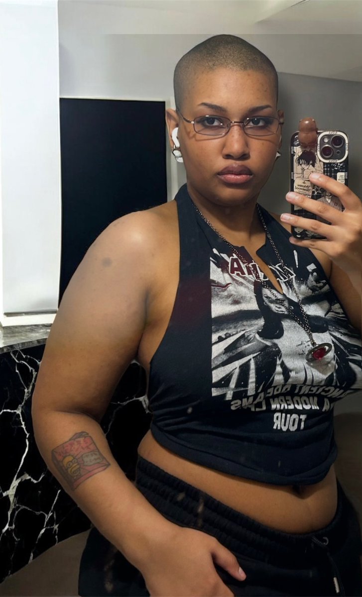 GoddessP3ch's tweet photo. Thee most evil, sexiest domme u know is back😈 Like the new hair do? Of course you do you’re obsessed with me. Finally back from a long needed rest and back to torture my subjects 😈

⭐️findom ebony fetish⭐️ https://t.co/Eh4pSjQAGP