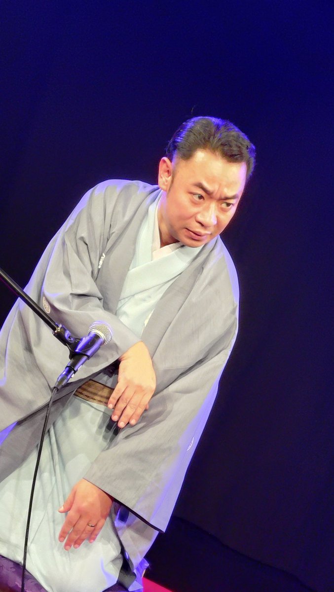 yatchancampsake's tweet image. 初の怪談ライブは城谷歩さん！

枕で笑わせて、落語家？と錯覚させる

けど話に入ると、城谷ワールドに引き込まれて
緊張とドキドキ
生怪談ってめっちゃ喉乾くんやね！

予定時間超オーバーだけど、あっという間の時間

また行きたいな

#城谷歩 #城谷の世界城谷怪談 #怪談劇場 #ブルースクエア四谷