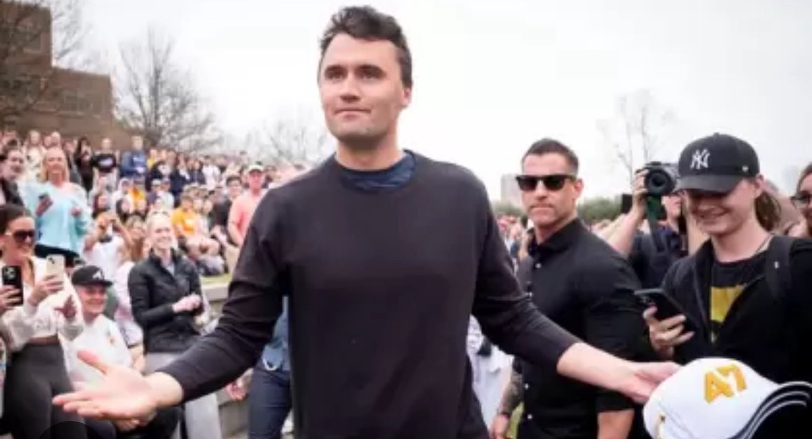 Te dicen que si no apoyas el wokismo, las ideas de izquierdas , abrazas el progreso y estás a favor de lo bueno y en contra de lo malo , abres la puerta al fascismo , a los “fusiladores” y a los intransigentes. 

Con la muerte de charlie Kirk , queda claro quiénes son los