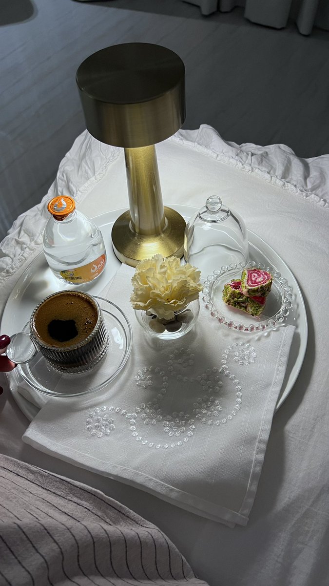 Just__AM's tweet image. في ناس ودك تقولها لو سمحت أكرمنا بسوالفك ترى سكوتك مزعج.