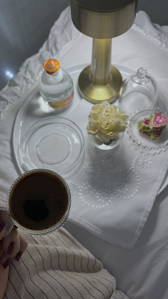 Just__AM's tweet image. في ناس ودك تقولها لو سمحت أكرمنا بسوالفك ترى سكوتك مزعج.