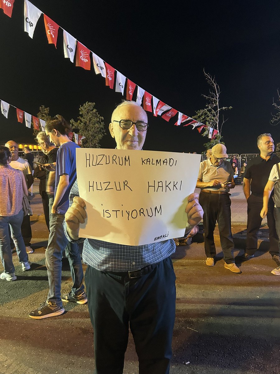 Beni çekip paylaşır mısın zor durumdayım emekliyim dedi bu insanların hakkı sizin boğazınızda kalır inşallah
