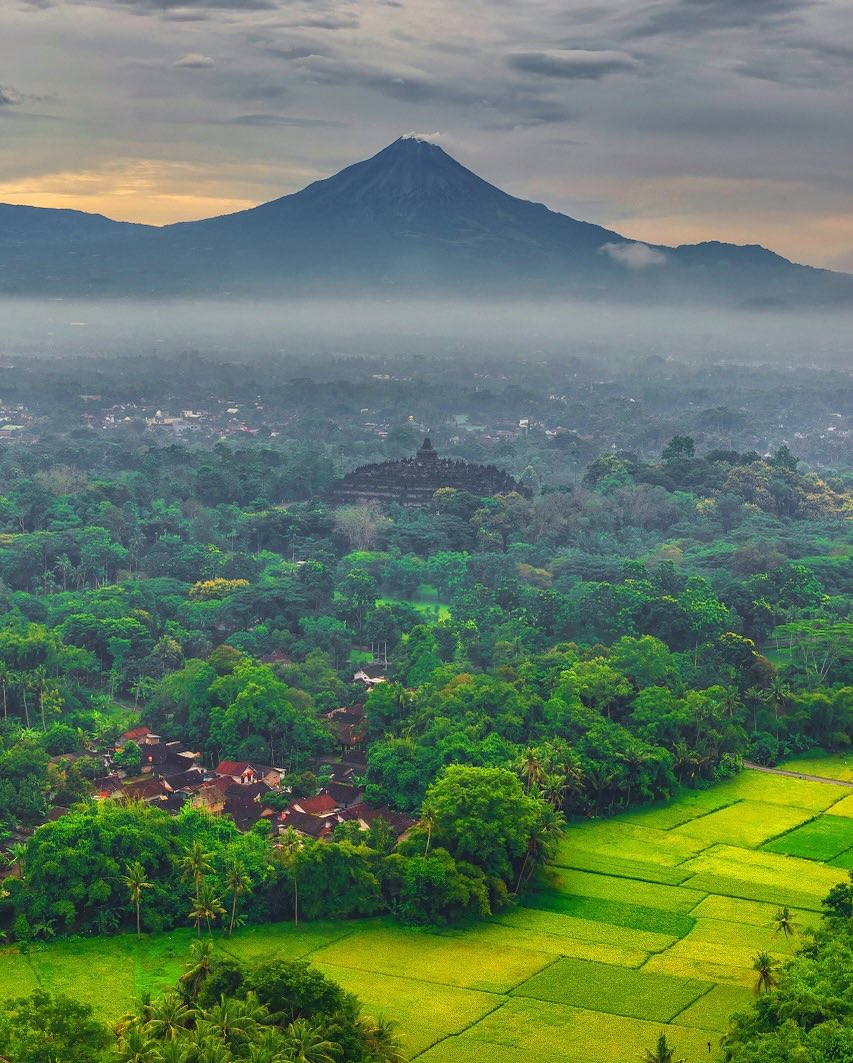 merapi_uncover's tweet image. Candi Borobudur &amp;amp; Gunung Merapi, Magelang

(Gunarto song)