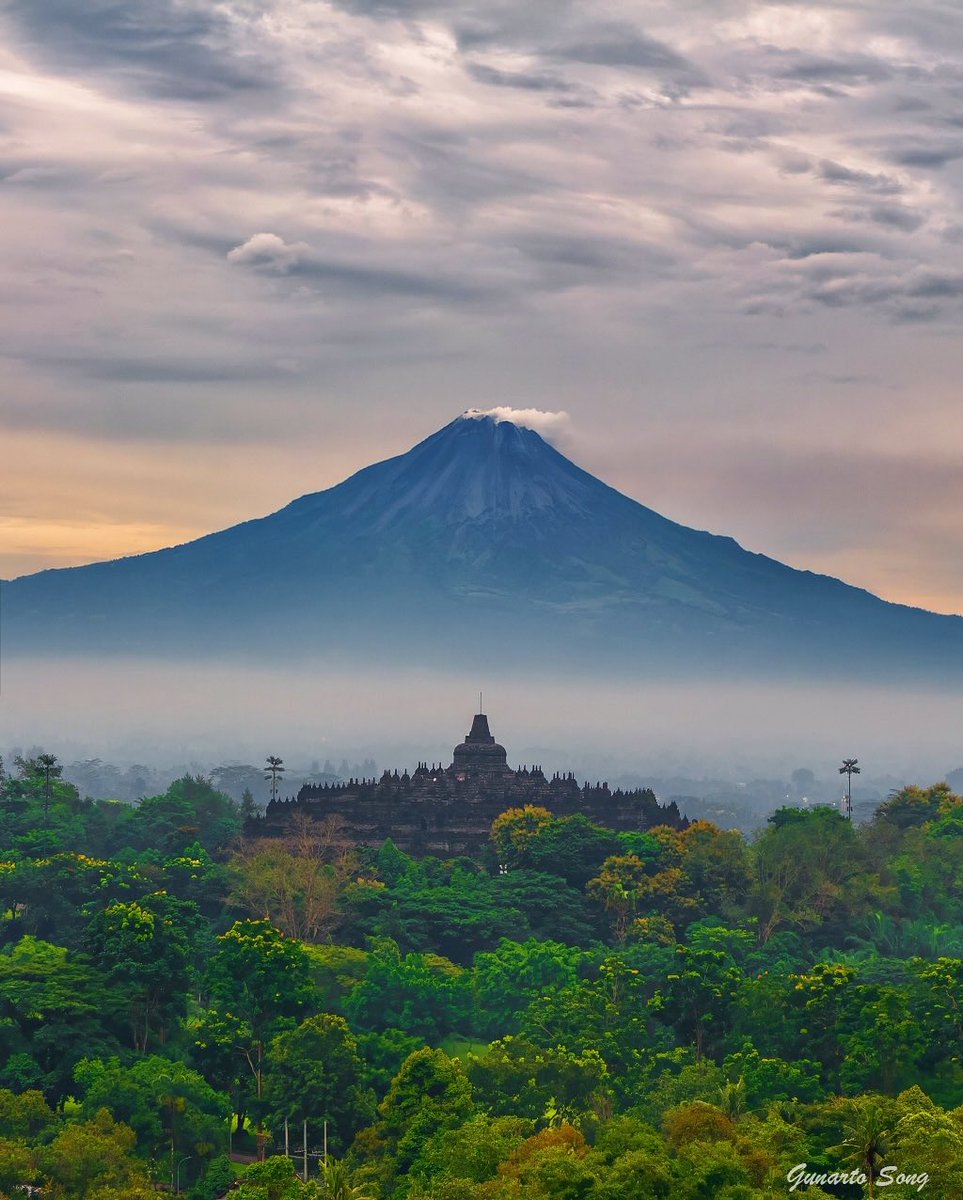 merapi_uncover's tweet image. Candi Borobudur &amp;amp; Gunung Merapi, Magelang

(Gunarto song)