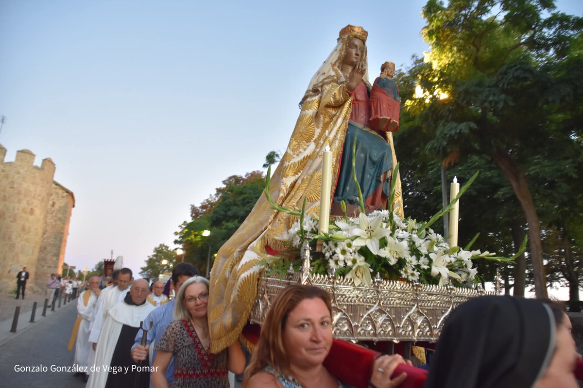 Se cumple el 3er aniversario de la Procesión Extraordinaria de la #VirgenDeLaSoterraña,en homenaje a los héroes de la pandemia y de la extinción de incendios.Día histórico en el que por 1ª vez,la Apostólica Imagen fue portada por laicos.#Ávila #ÁvilaConSuPatrona
📷<a href="/gonzalogdevega/">Gonzalo Glez Vega Pomar</a>