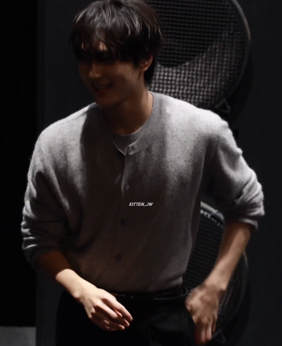 noircatwon's tweet image. yeah i need his hands in me