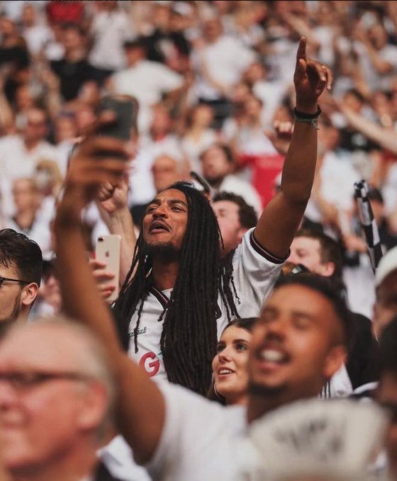 The brilliant #BekuLewis lost his brave battle against cancer earlier this month aged just 31.

Please join Beku's #fulhamfamily in applauding during the 31st minute against #LUFC on Saturday in memory of this magnificent man.

#ffc #coyw #clapforbeku