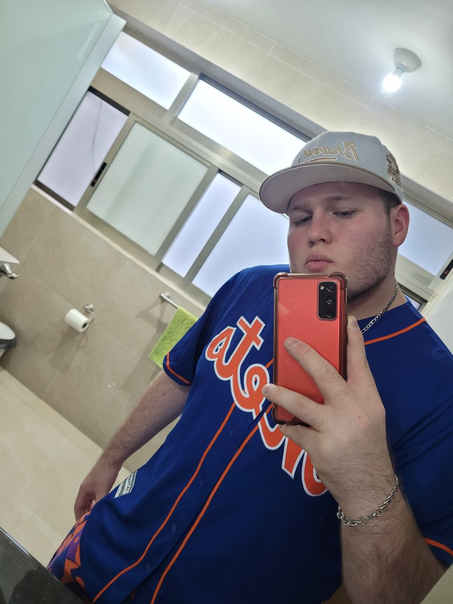 __ElBicho007's tweet image. ¡DE ÚLTIMO MOMENTO!

Difunden imágenes del principal sospechoso por el asesinato de Charlie Kirk, se trata de un estudiante de la universidad de Utah, abiertamente de izquierda y pro Palestina. 

#ElBichoNews 📰