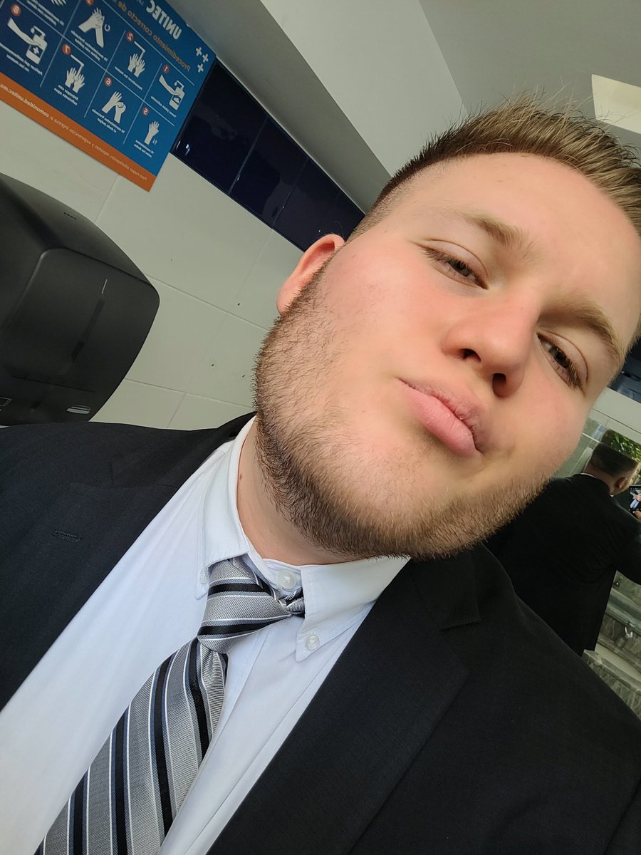 __ElBicho007's tweet image. ¡DE ÚLTIMO MOMENTO!

Difunden imágenes del principal sospechoso por el asesinato de Charlie Kirk, se trata de un estudiante de la universidad de Utah, abiertamente de izquierda y pro Palestina. 

#ElBichoNews 📰