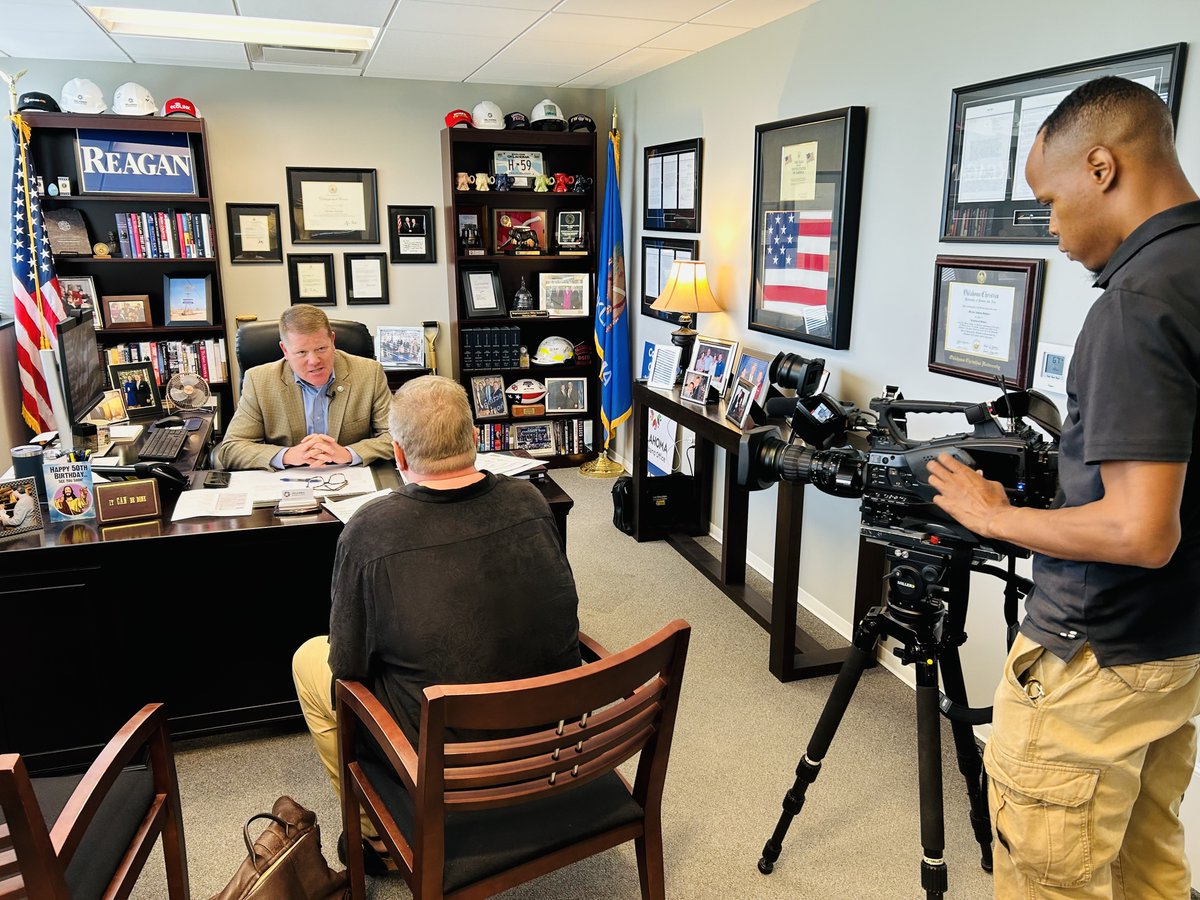 OK_Broadband's tweet image. Director Sanders enjoyed sitting down with Steve Shaw to give @OETAOK viewers an update on the big developments in broadband since Steve&apos;s last story featuring the office.

Stay tuned for Steve&apos;s story to air Friday evening on the Oklahoma News Report!