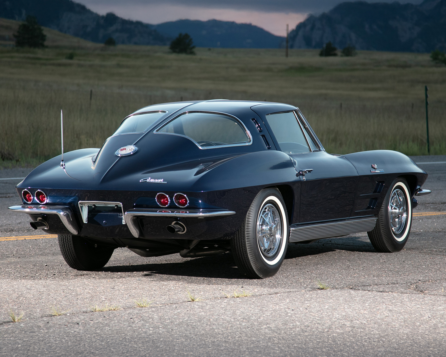 Madisonblue REVER SIDE SLIT CAPE ブラック VIDEO] Custom 1963 Split Window Coupe Crossing the Block at