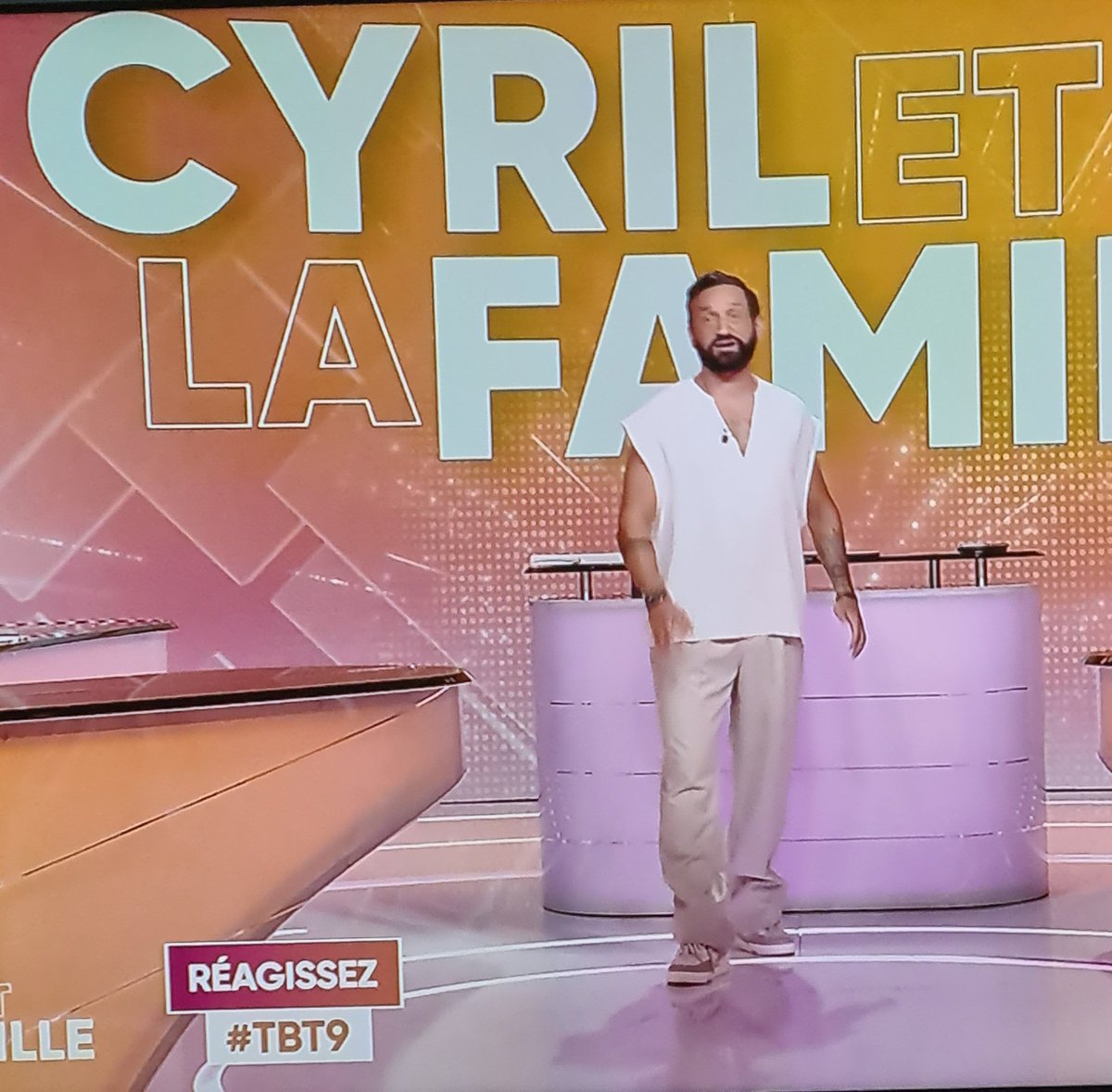 vertig06's tweet photo. Ce soir, too classy en sage tibétain #BabaStyle #TBT9 @W9 https://t.co/WcZ95XNFPh