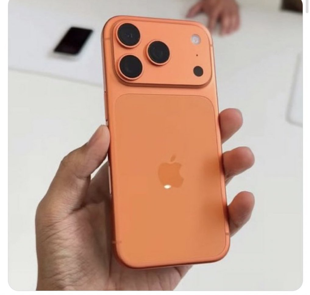 LoyalSachinFan2's tweet photo. @SunRisers is such a goated franchise that apple made an orange iphone..🍊🔥 https://t.co/roCcepfiV9