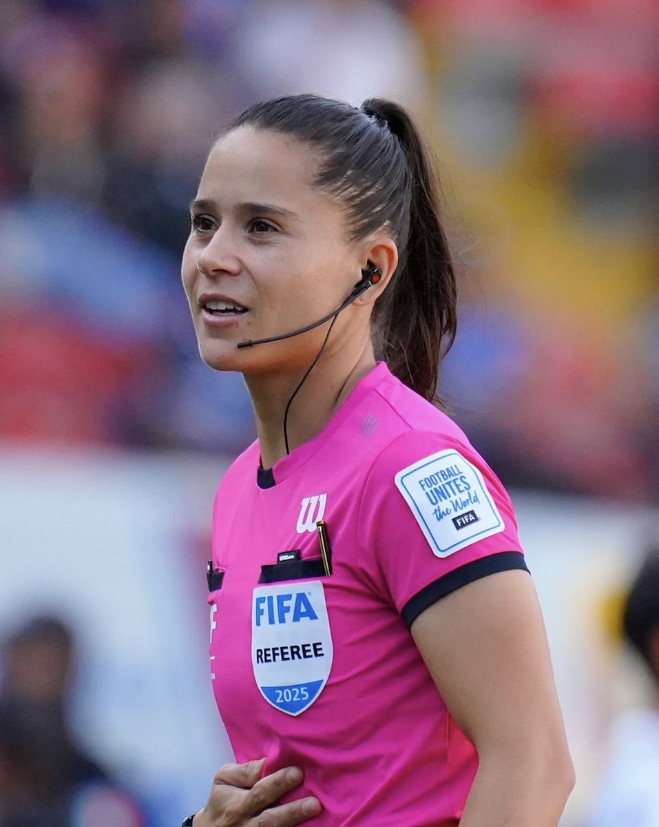 ⚽️ Karen Hernández fue designada como la árbitro central para el duelo de este sábado en el cual Puebla visitará al Toluca.

Este será el 5to partido en la historia del Puebla que el árbitro central sea una mujer, los camoteros han perdido TODOS los anteriores.

#SoyPoblano🎽
