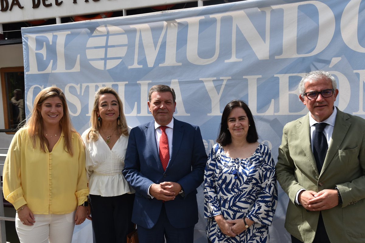 Luis Miguel González Gago (@luismiggago) on Twitter photo En estas #FiestasVLL2025 compartimos también las ganas de celebrar con <a href="/DiarioCyLMundo/">Diario de Castilla y León</a> , que cada día nos acerca la información más útil cercana de #Valladolid y #CastillayLeón. Desde la <a href="/jcyl/">Junta de Castilla y León</a> agradecemos su labor y compromiso con nuestra tierra. En estas #FiestasVLL2025 compartimos también las ganas de celebrar con <a href="/DiarioCyLMundo/">Diario de Castilla y León</a> , que cada día nos acerca la información más útil cercana de #Valladolid y #CastillayLeón. Desde la <a href="/jcyl/">Junta de Castilla y León</a> agradecemos su labor y compromiso con nuestra tierra.
