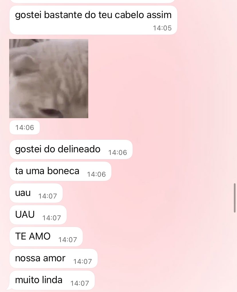 ela tava do meu lado no uber me encarando e mandando msg no meu zap