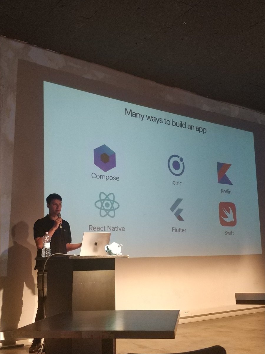 FlutterCracow's tweet image. On stage Dawid Węgrzyn with his talk how to add #FlutterDev to existing native app.